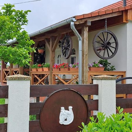 Manipura Villa Szemenyecsörnye Kültér fotó