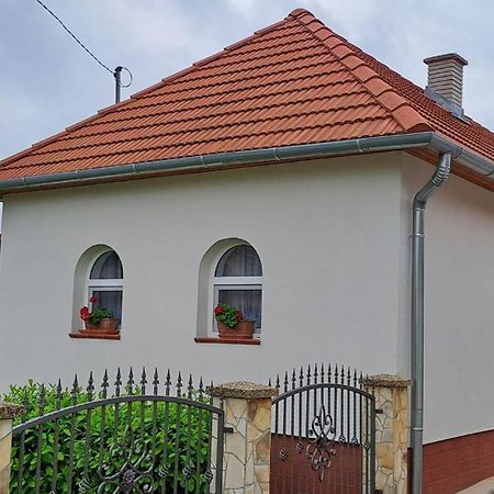 Manipura Villa Szemenyecsörnye Kültér fotó